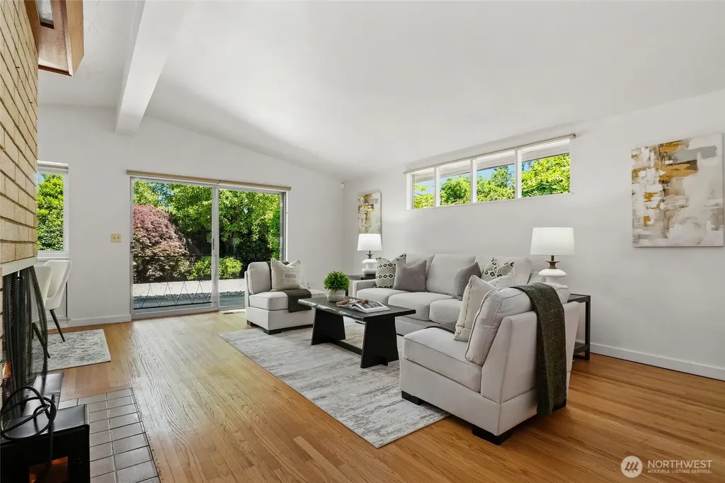 8210 SE 36th Street Mercer Island WA 98040