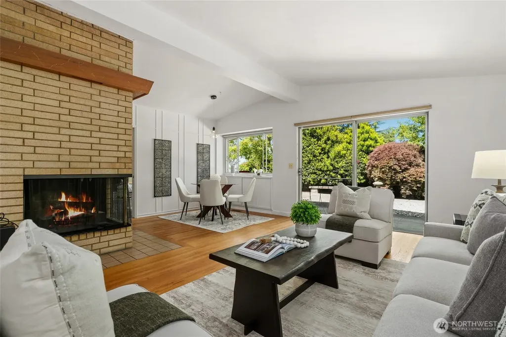 8210 SE 36th Street Mercer Island WA 98040