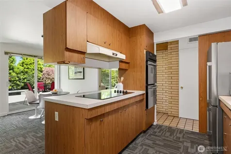 8210 SE 36th Street Mercer Island WA 98040