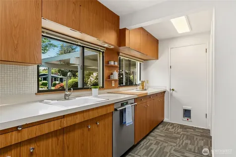 8210 SE 36th Street Mercer Island WA 98040