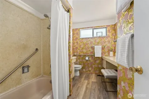 8210 SE 36th Street Mercer Island WA 98040