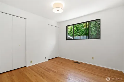 8210 SE 36th Street Mercer Island WA 98040