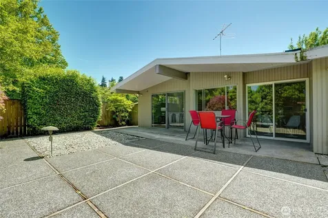 8210 SE 36th Street Mercer Island WA 98040