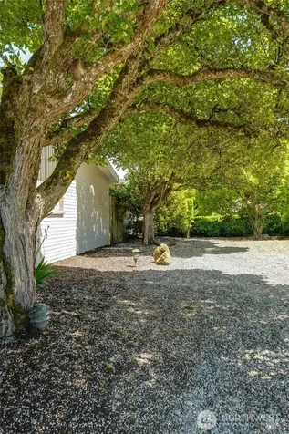 8210 SE 36th Street Mercer Island WA 98040
