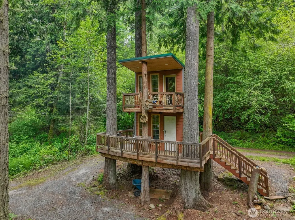 14121 Beaver Drive SE Rainier WA 98576