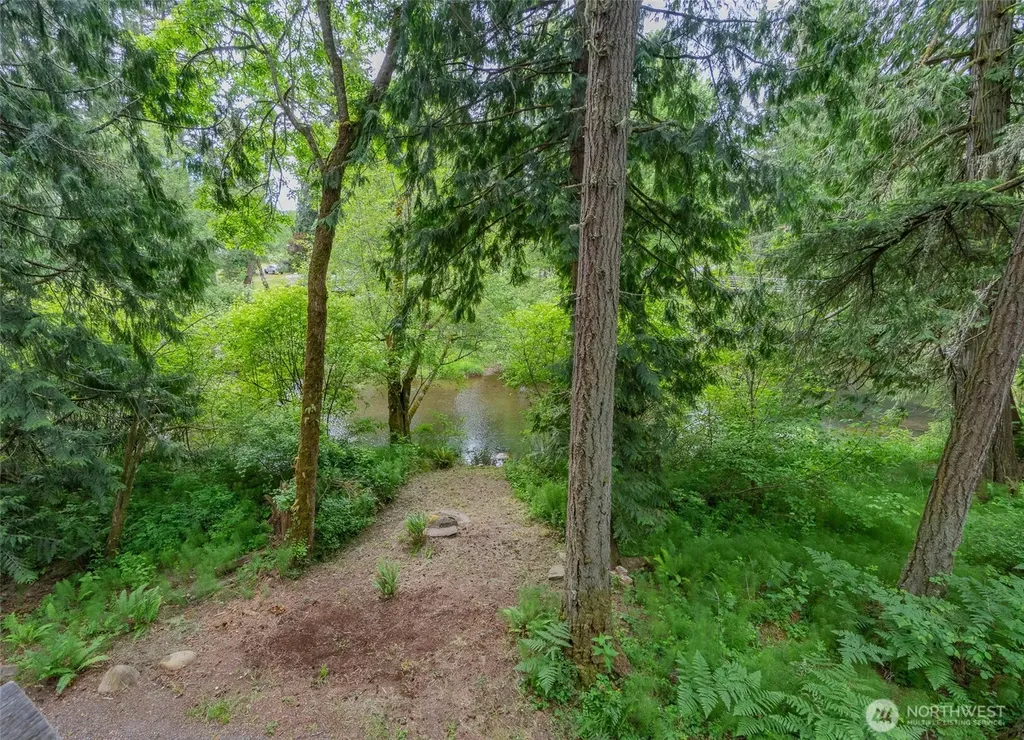14121 Beaver Drive SE Rainier WA 98576