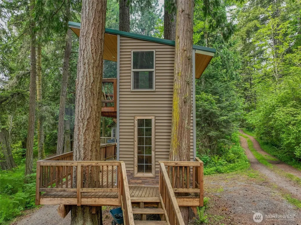 14121 Beaver Drive SE Rainier WA 98576