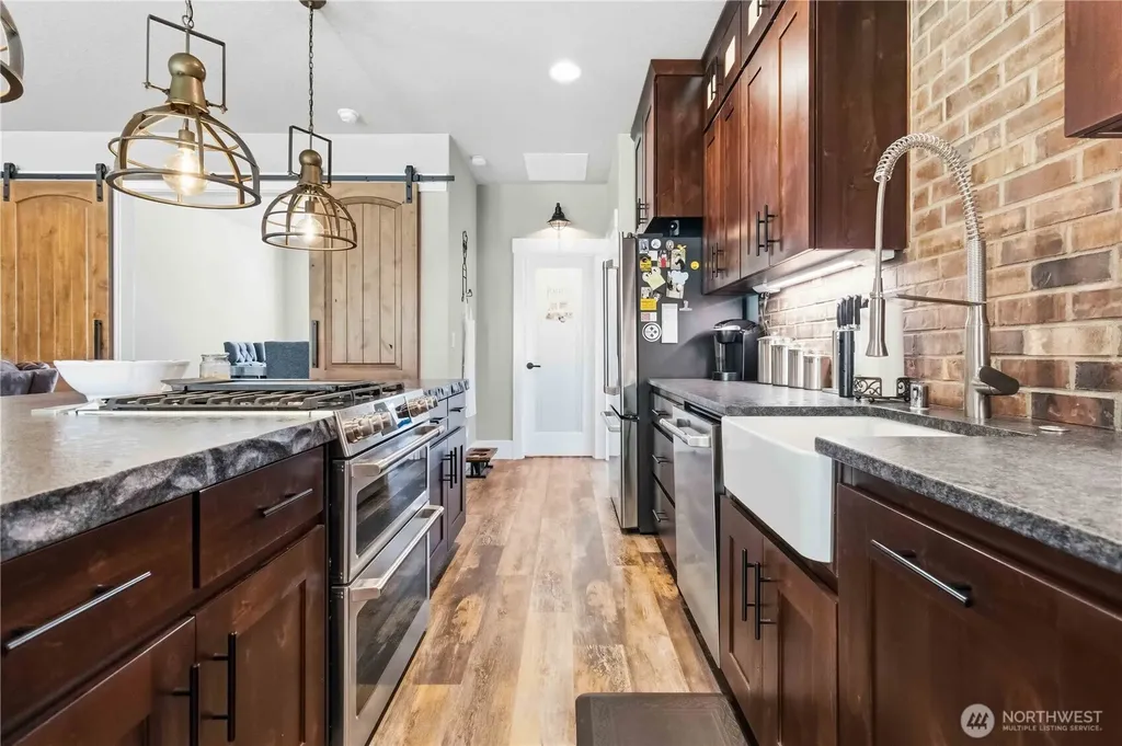 30 Forest Heights Cathlamet WA 98612