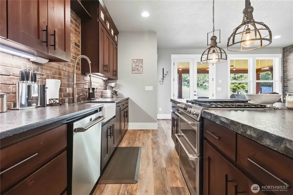 30 Forest Heights Cathlamet WA 98612