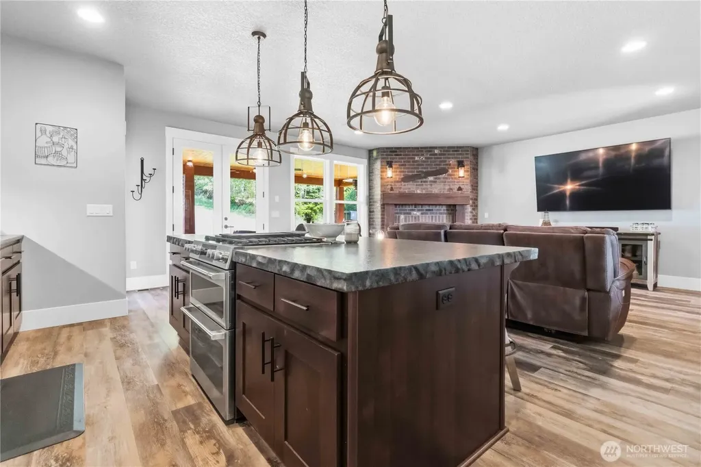 30 Forest Heights Cathlamet WA 98612