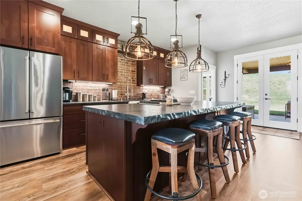 30 Forest Heights Cathlamet WA 98612