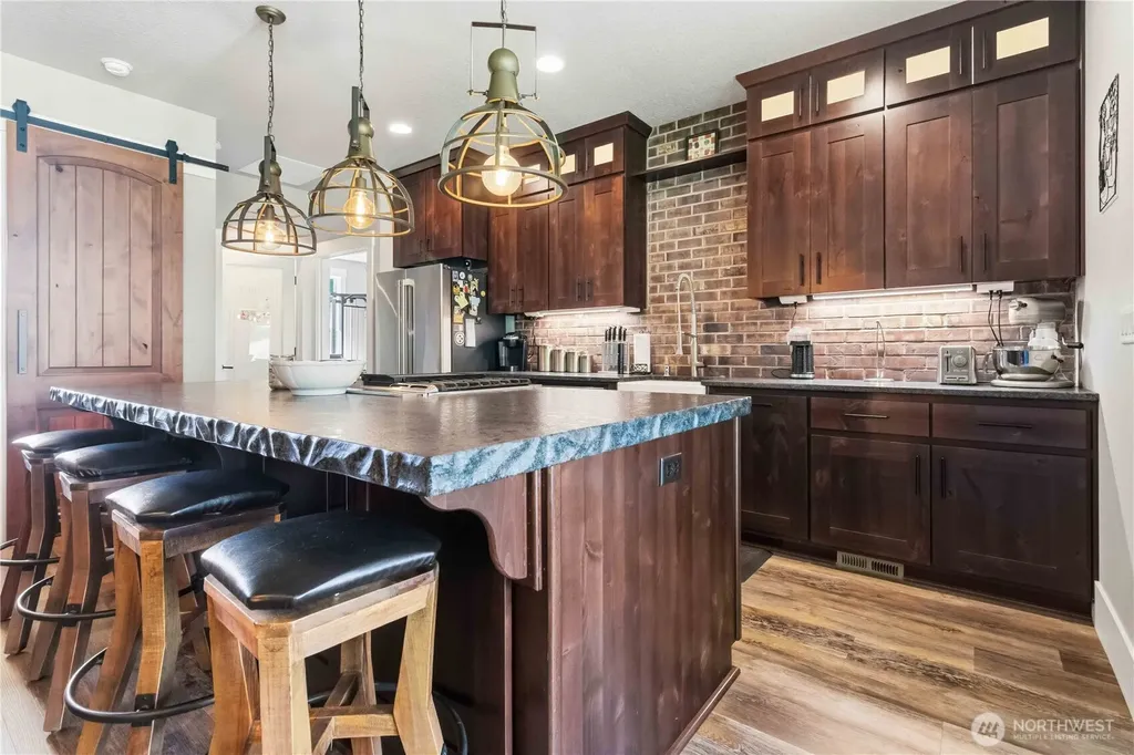 30 Forest Heights Cathlamet WA 98612