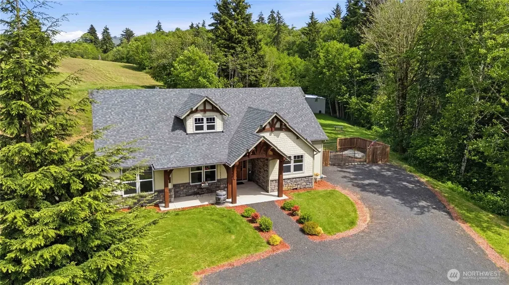 30 Forest Heights Cathlamet WA 98612