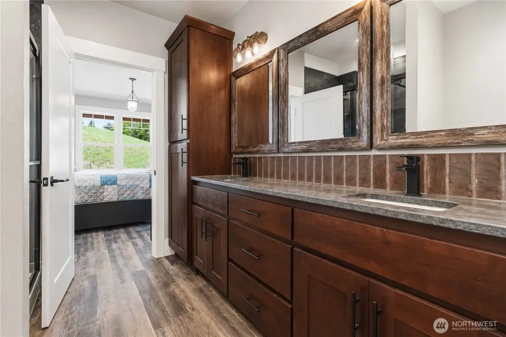 30 Forest Heights Cathlamet WA 98612