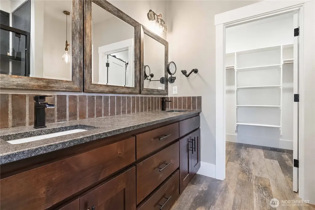 30 Forest Heights Cathlamet WA 98612