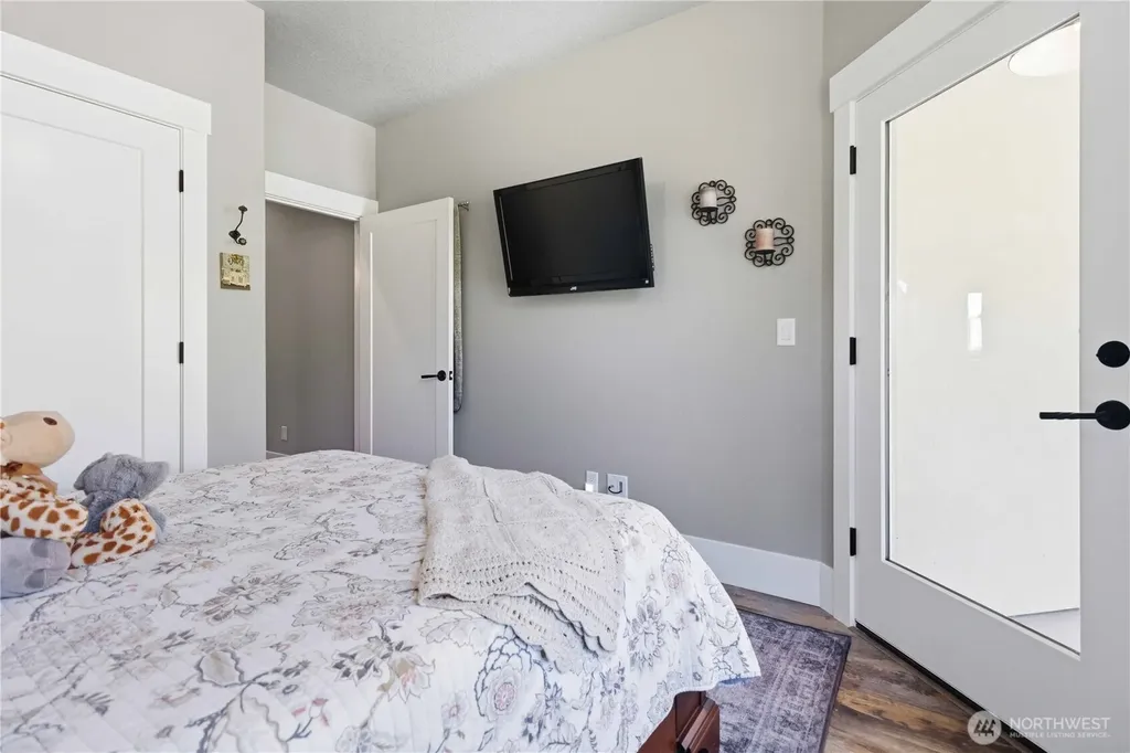30 Forest Heights Cathlamet WA 98612