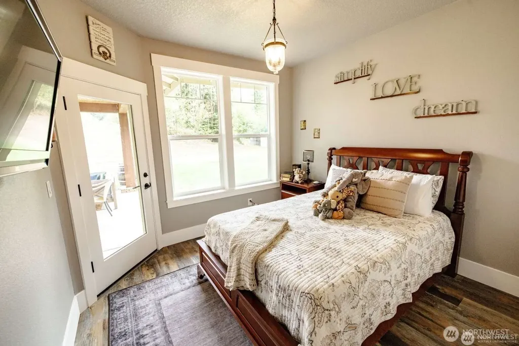 30 Forest Heights Cathlamet WA 98612