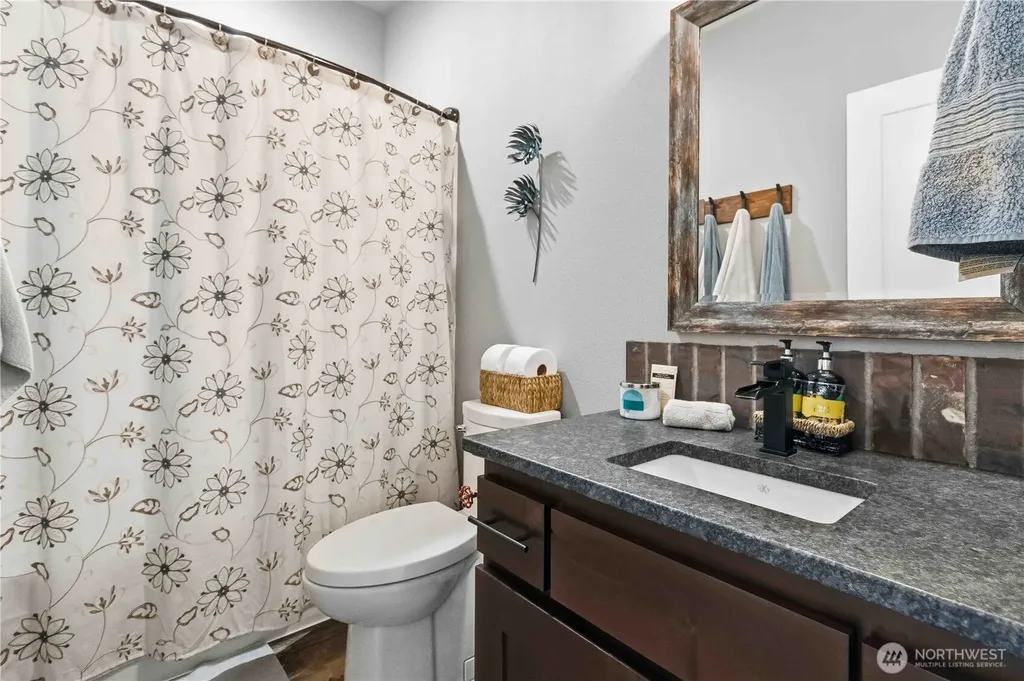30 Forest Heights Cathlamet WA 98612