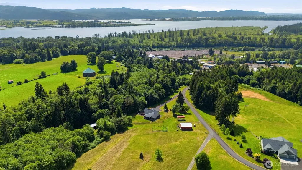 30 Forest Heights Cathlamet WA 98612