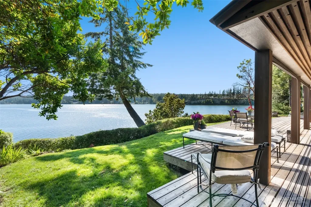 16223 Reitan Road NE Bainbridge Island WA 98110