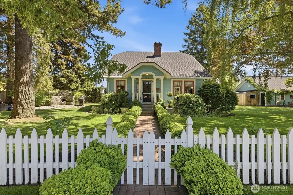 214 15th Street Lynden WA 98264
