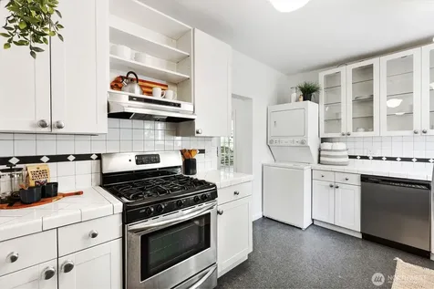 502 32nd Avenue Seattle WA 98122