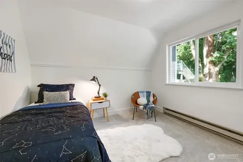 502 32nd Avenue Seattle WA 98122