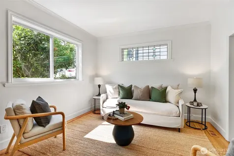 502 32nd Avenue Seattle WA 98122