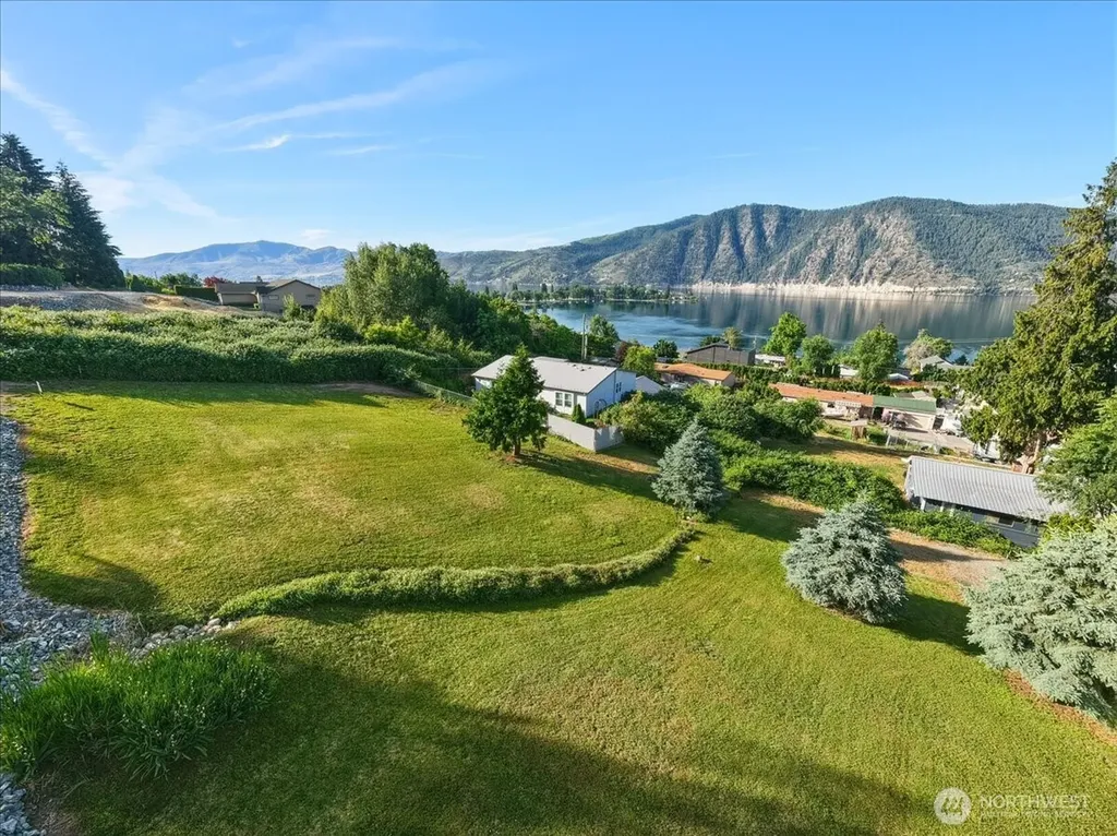 241 Lakeshore Drive Manson WA 98831