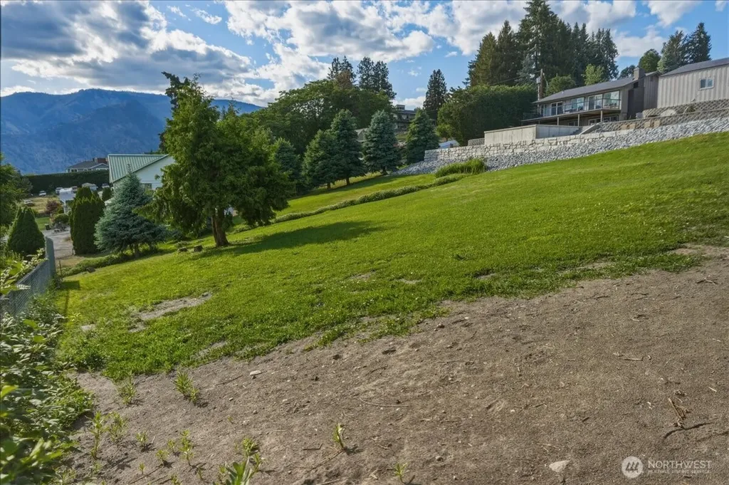 241 Lakeshore Drive Manson WA 98831