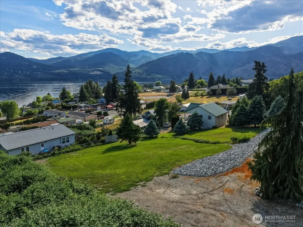 241 Lakeshore Drive Manson WA 98831