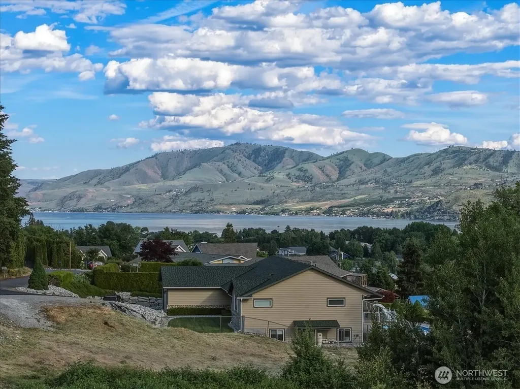 241 Lakeshore Drive Manson WA 98831