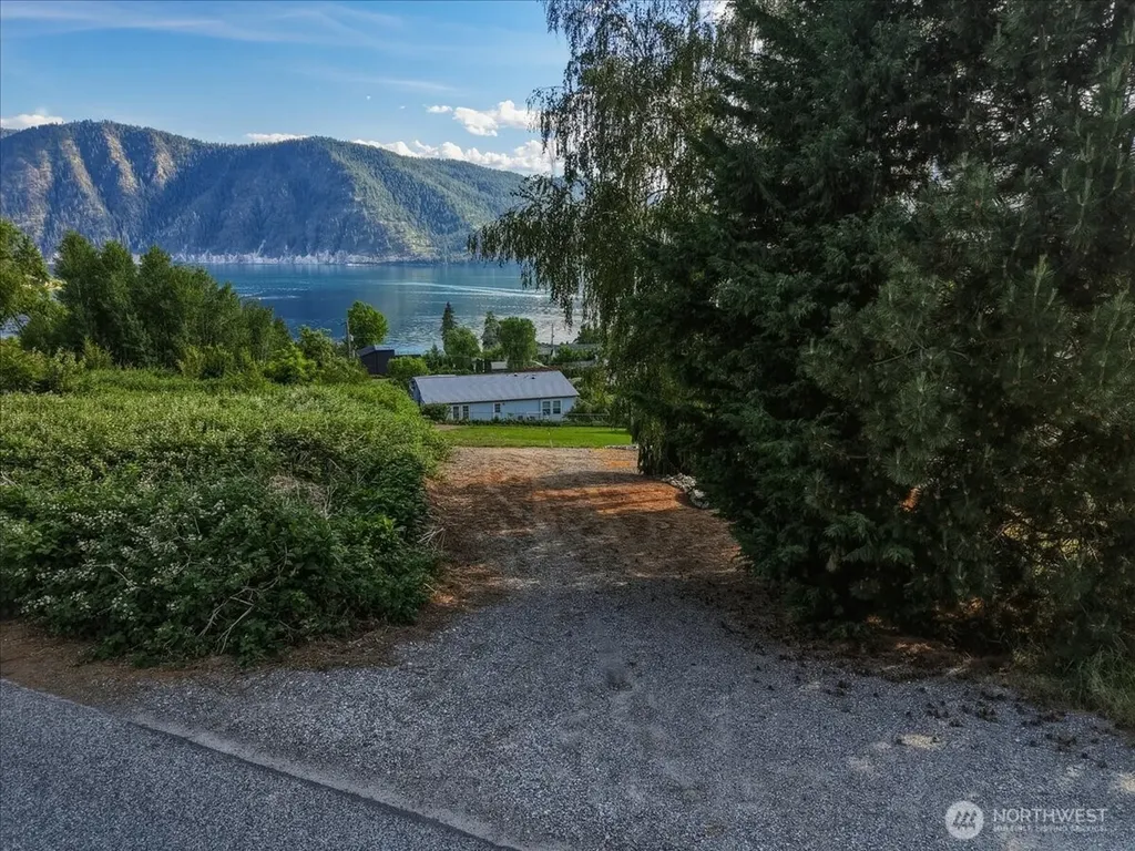 241 Lakeshore Drive Manson WA 98831