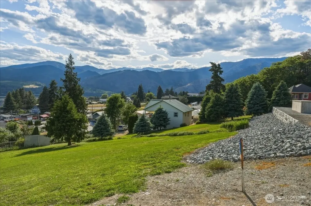 241 Lakeshore Drive Manson WA 98831
