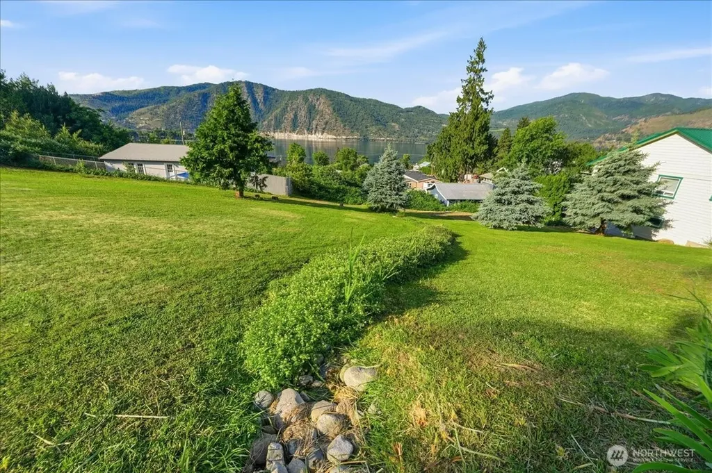 241 Lakeshore Drive Manson WA 98831