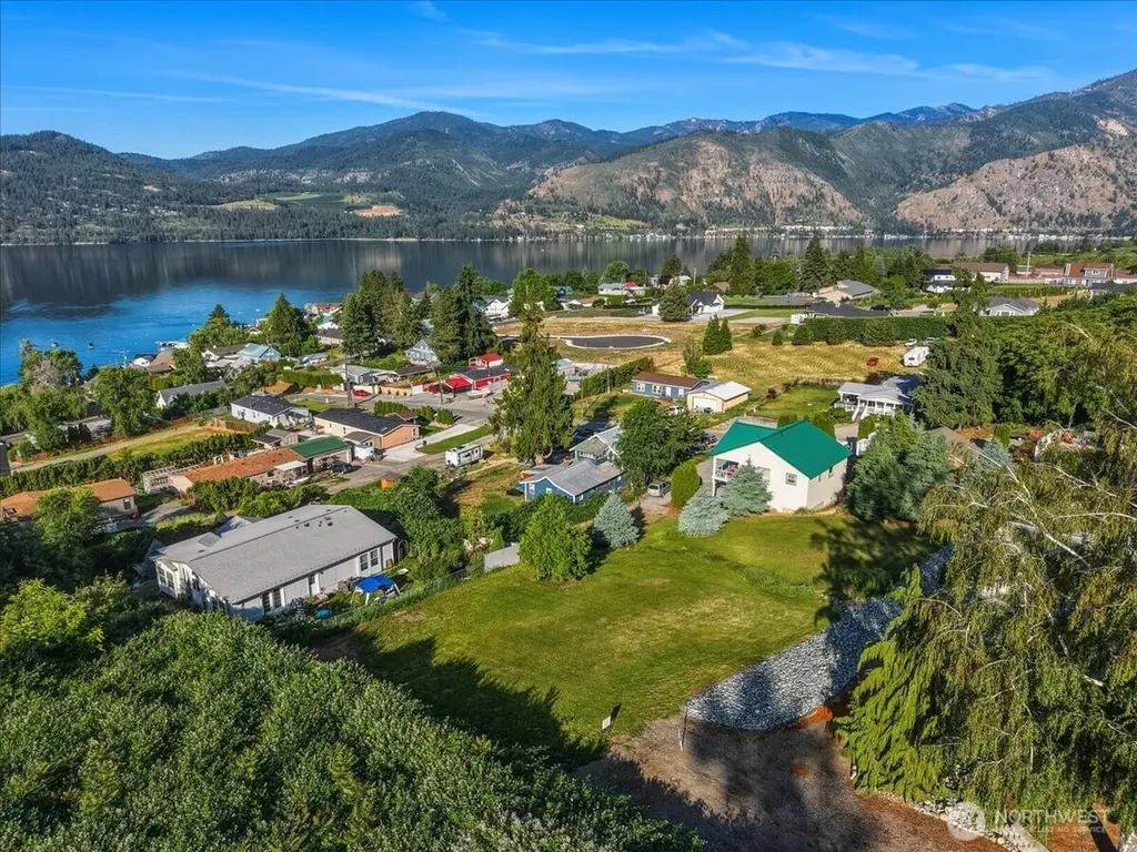 241 Lakeshore Drive Manson WA 98831