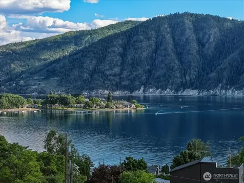 241 Lakeshore Drive Manson WA 98831