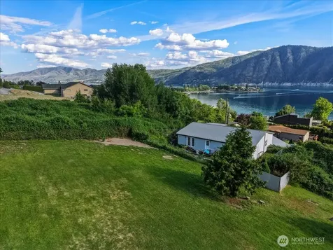 241 Lakeshore Drive Manson WA 98831