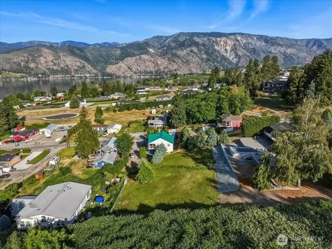 241 Lakeshore Drive Manson WA 98831