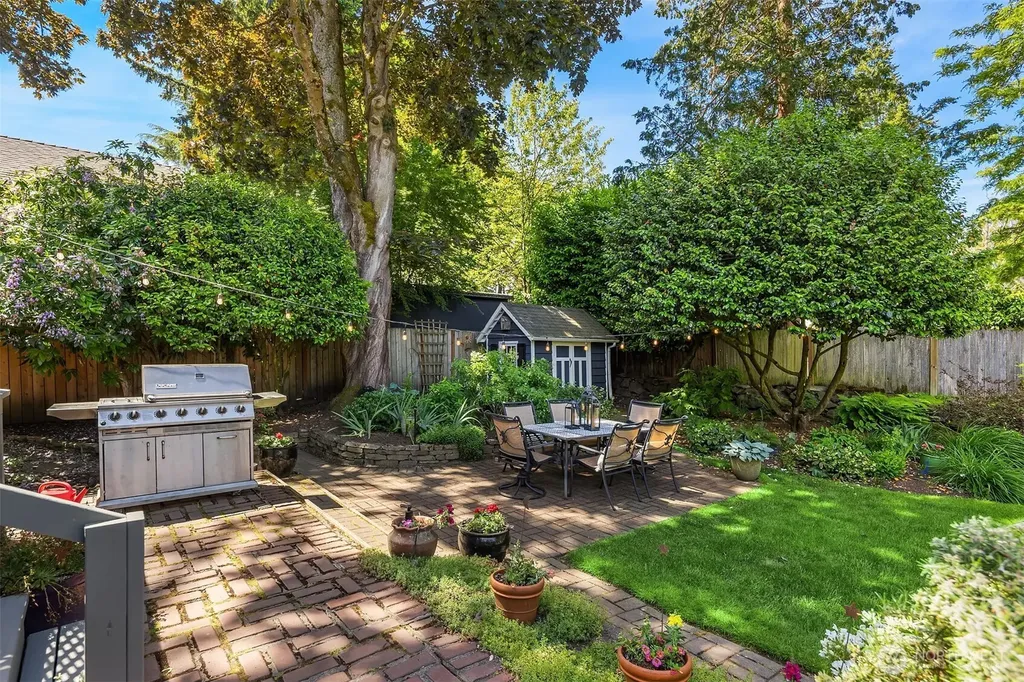 7337 48th Avenue NE Seattle WA 98115