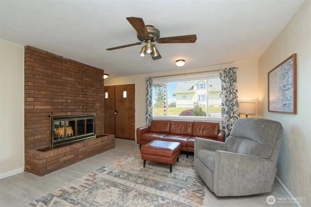 806 S E Street Port Angeles WA 98363