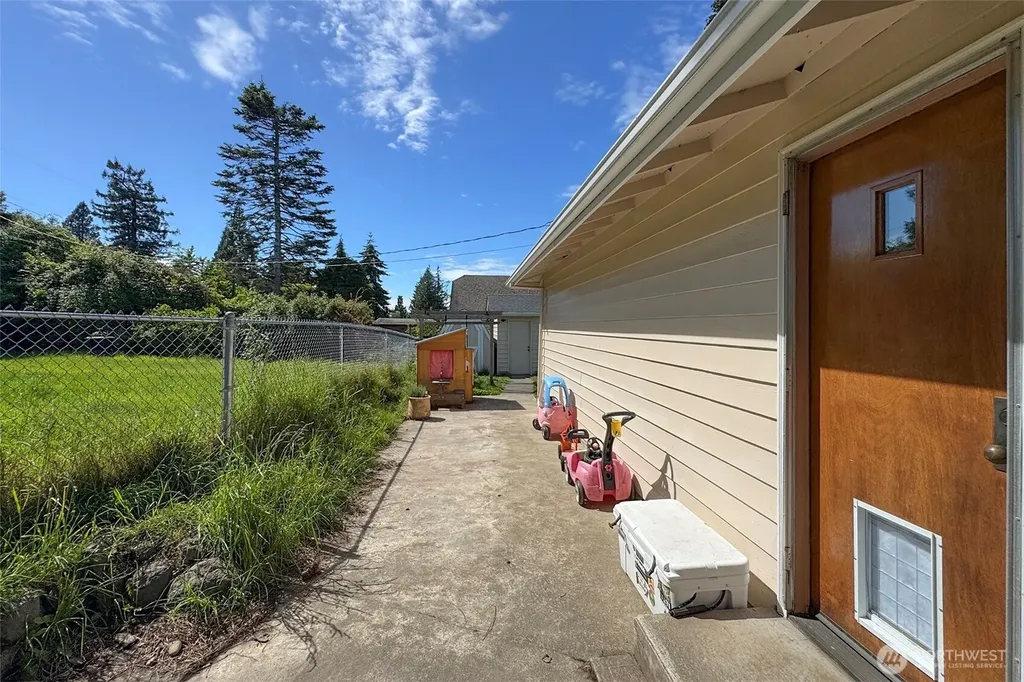 806 S E Street Port Angeles WA 98363