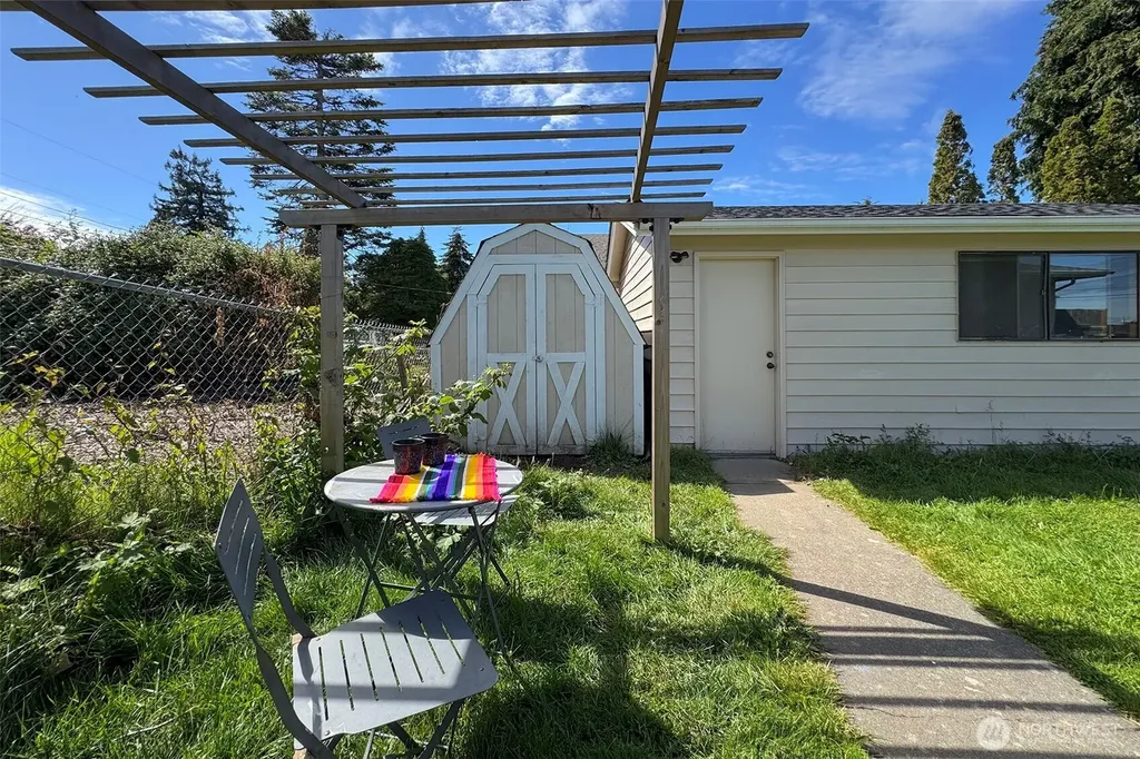 806 S E Street Port Angeles WA 98363