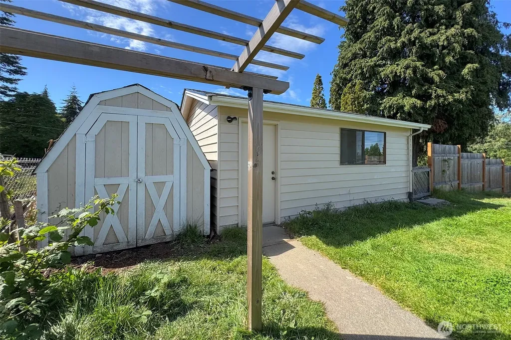 806 S E Street Port Angeles WA 98363