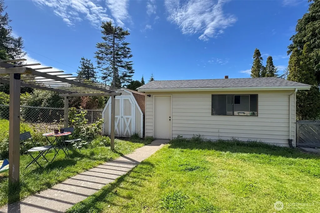 806 S E Street Port Angeles WA 98363