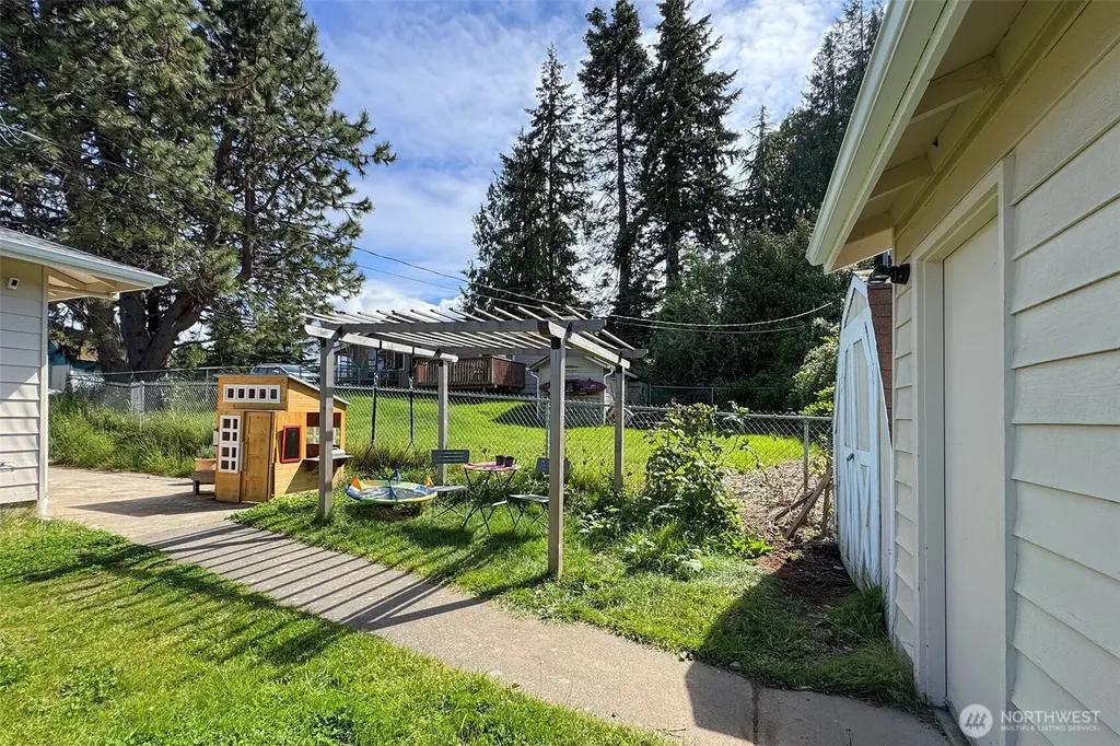 806 S E Street Port Angeles WA 98363