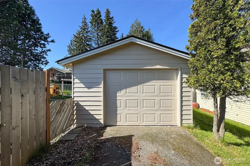 806 S E Street Port Angeles WA 98363