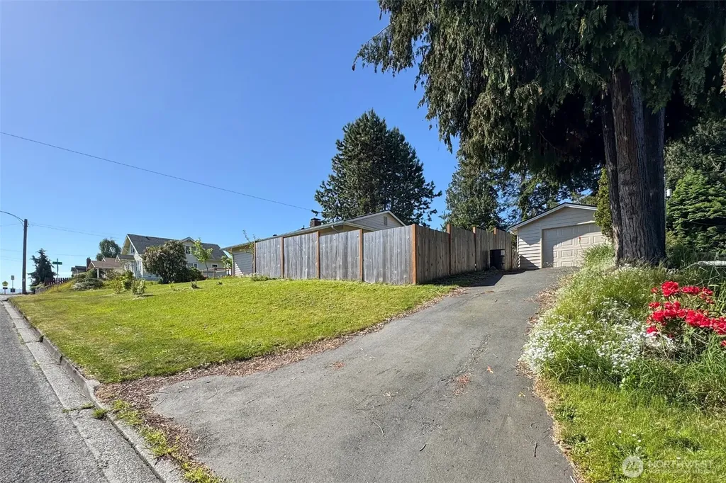806 S E Street Port Angeles WA 98363