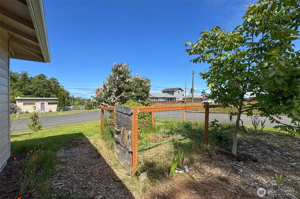 806 S E Street Port Angeles WA 98363