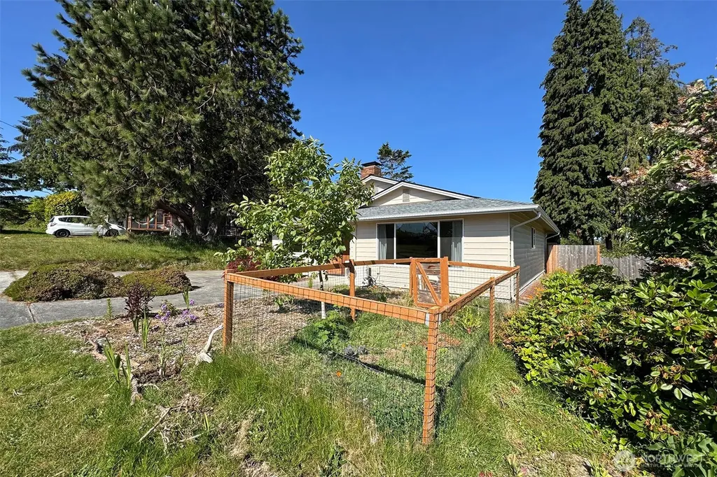 806 S E Street Port Angeles WA 98363